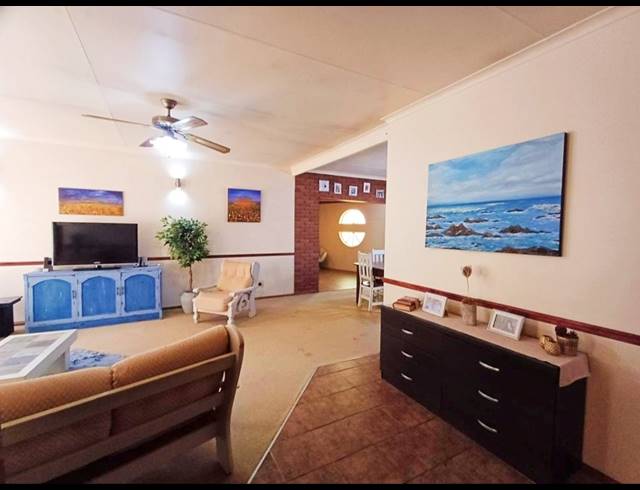 3 BEDROOM FREESTANDING FOR SALE IN BRACKENHURST